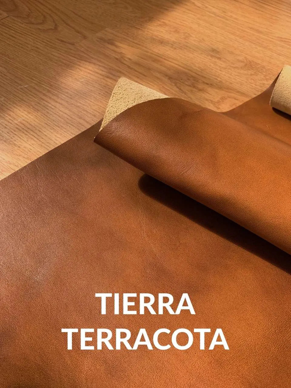 Silla Cuero Caf&eacute; Tierra Terracota Hugga Colombia sof&aacute; huggastore.myshopify.com Hugga Store