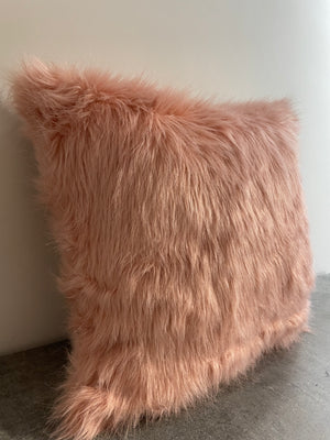 Coj&iacute;n Faux Fur Rosa  Hugga Colombia Cojines huggastore.myshopify.com Hugga Store